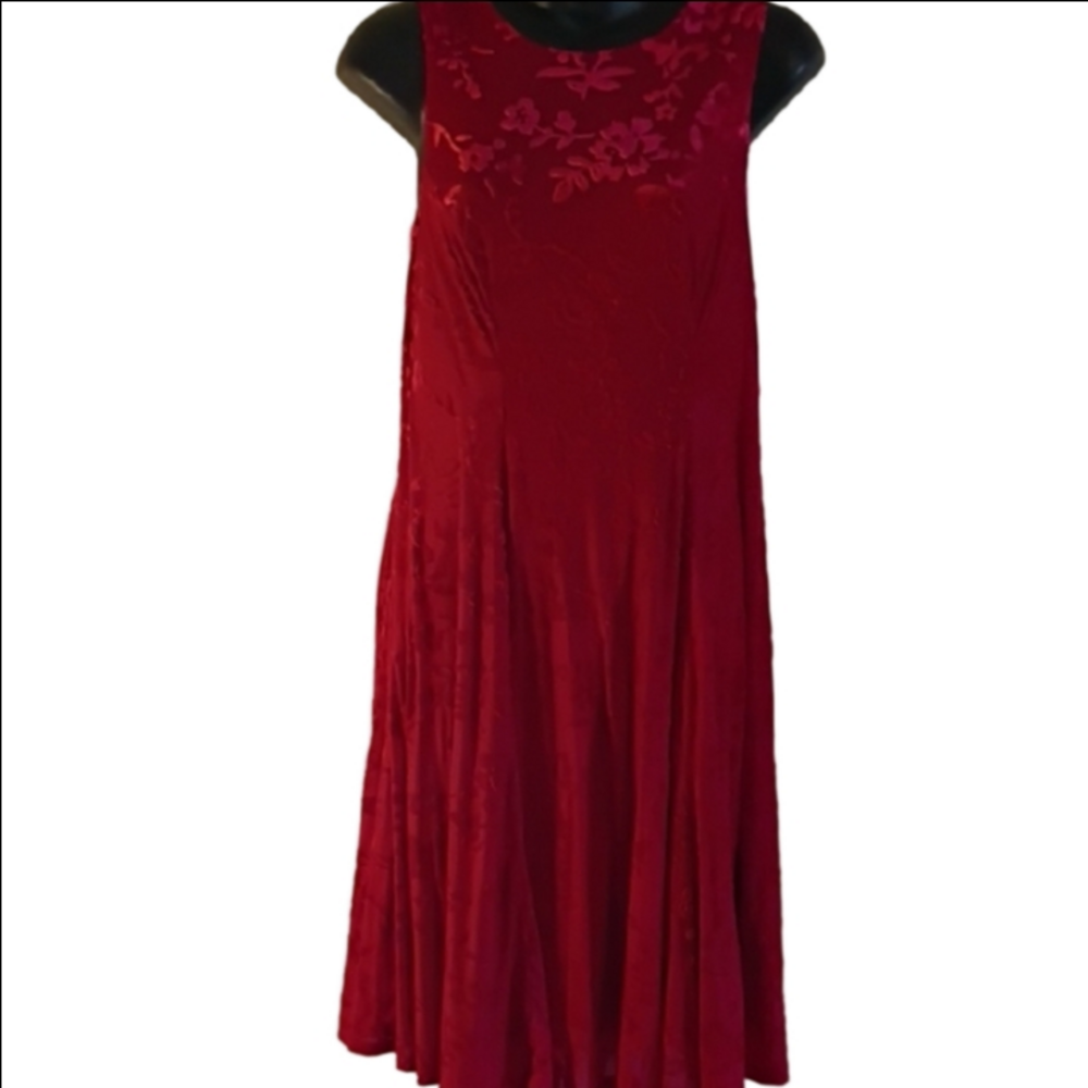 Torrid Vibrant Red Floral Velvet Look Flowy Dress. Size 00.( In Torrid Sizing).
